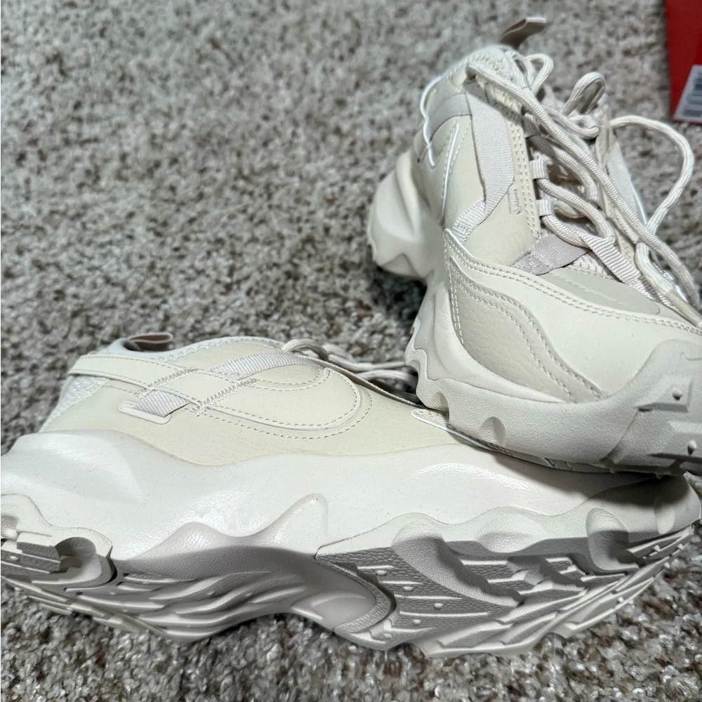 NWB Nike TC 7900 Sandrift/Sail - Picture 5 of 6